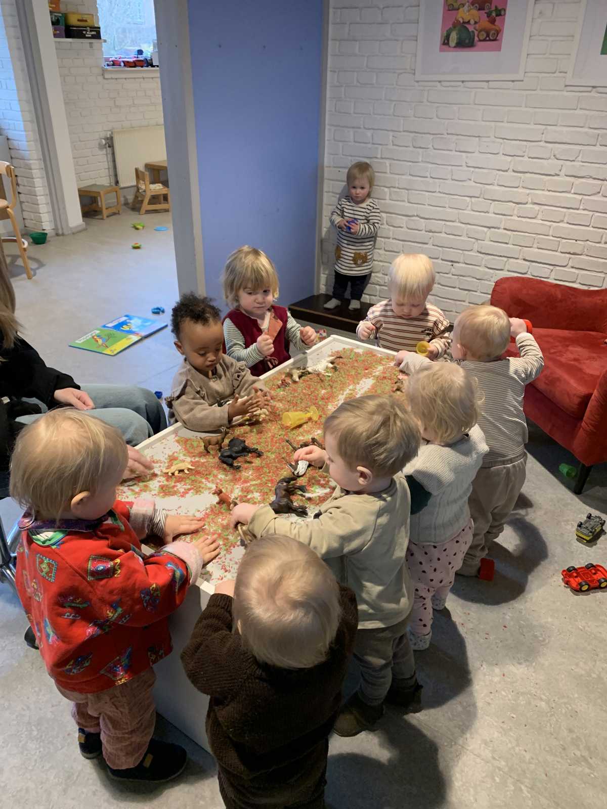 Det kræver træning at lære at koordinere brugen af alle 10 fingre - det gør vi sjovt